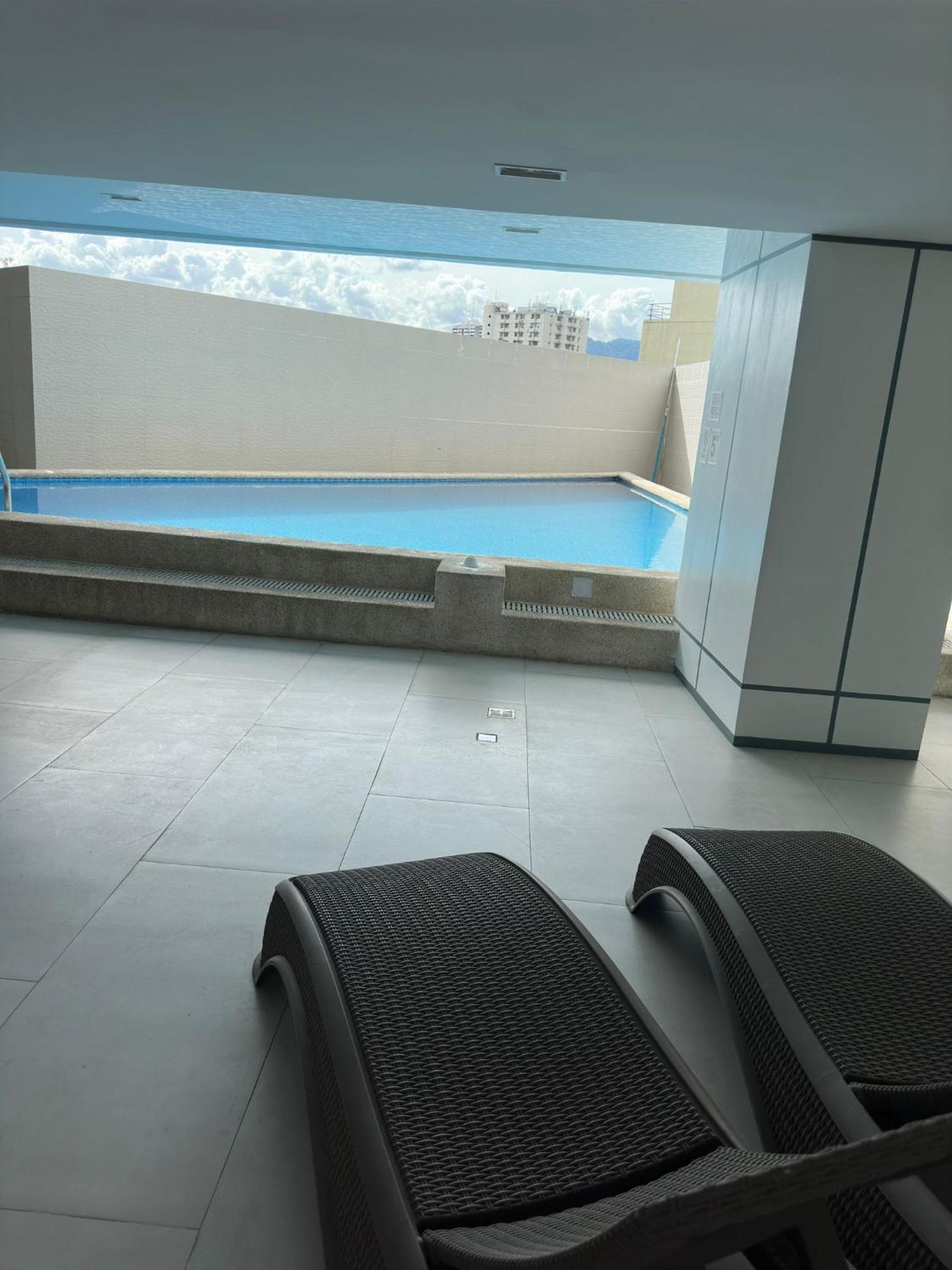 Modern & Comfy Studio - Steps From Ayala Mall, Cebu City Eksteriør billede