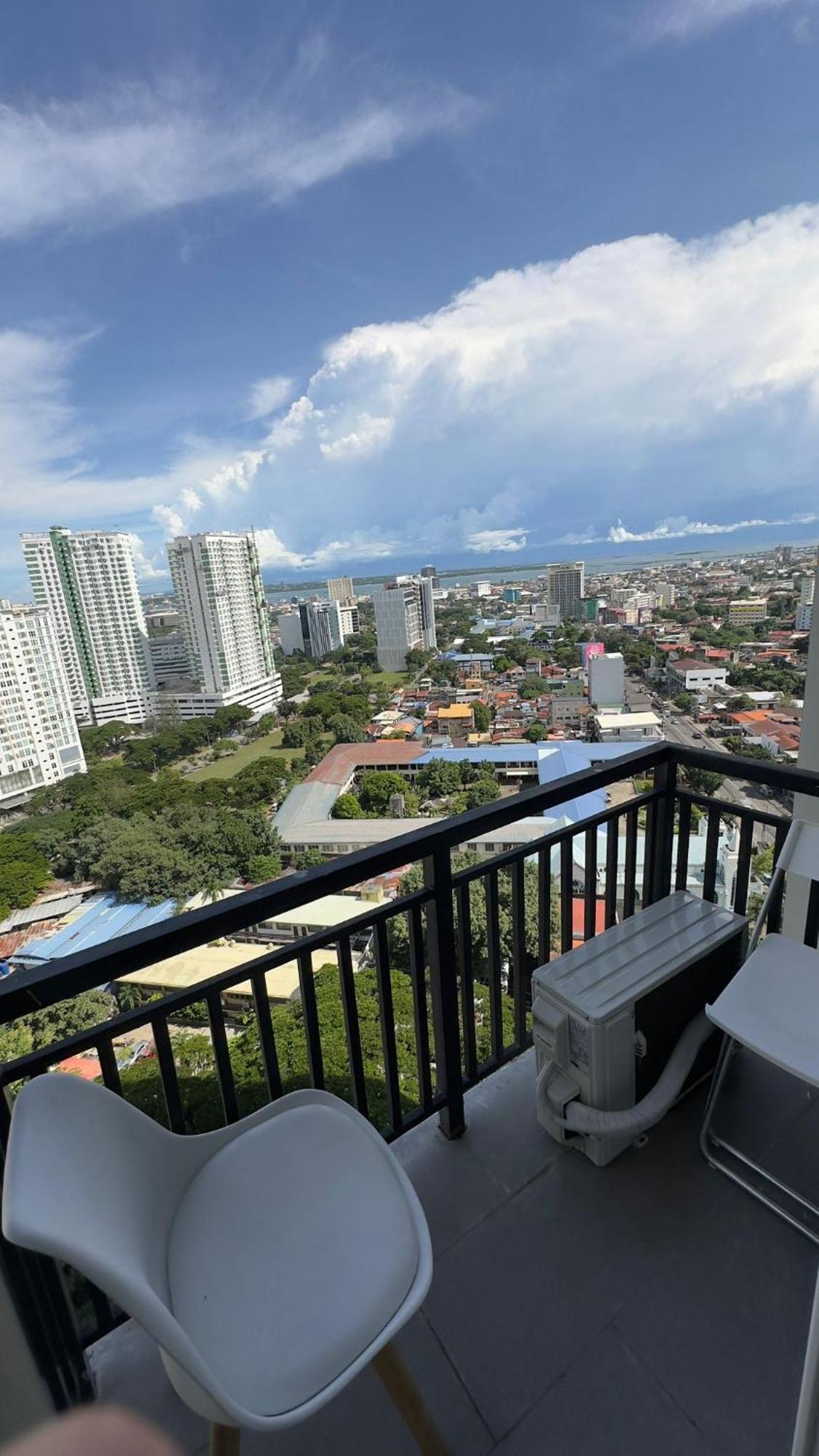 Modern & Comfy Studio - Steps From Ayala Mall, Cebu City Eksteriør billede