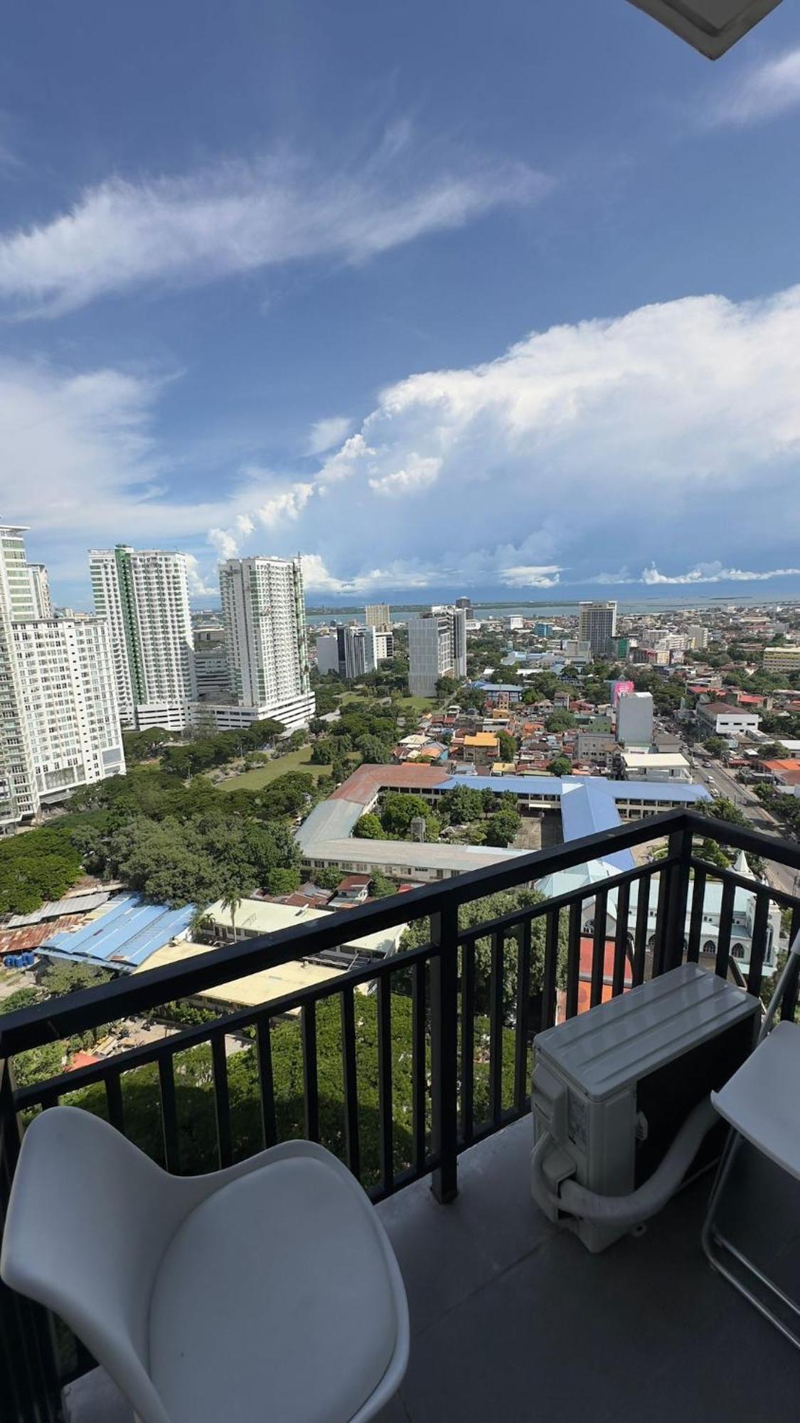 Modern & Comfy Studio - Steps From Ayala Mall, Cebu City Eksteriør billede