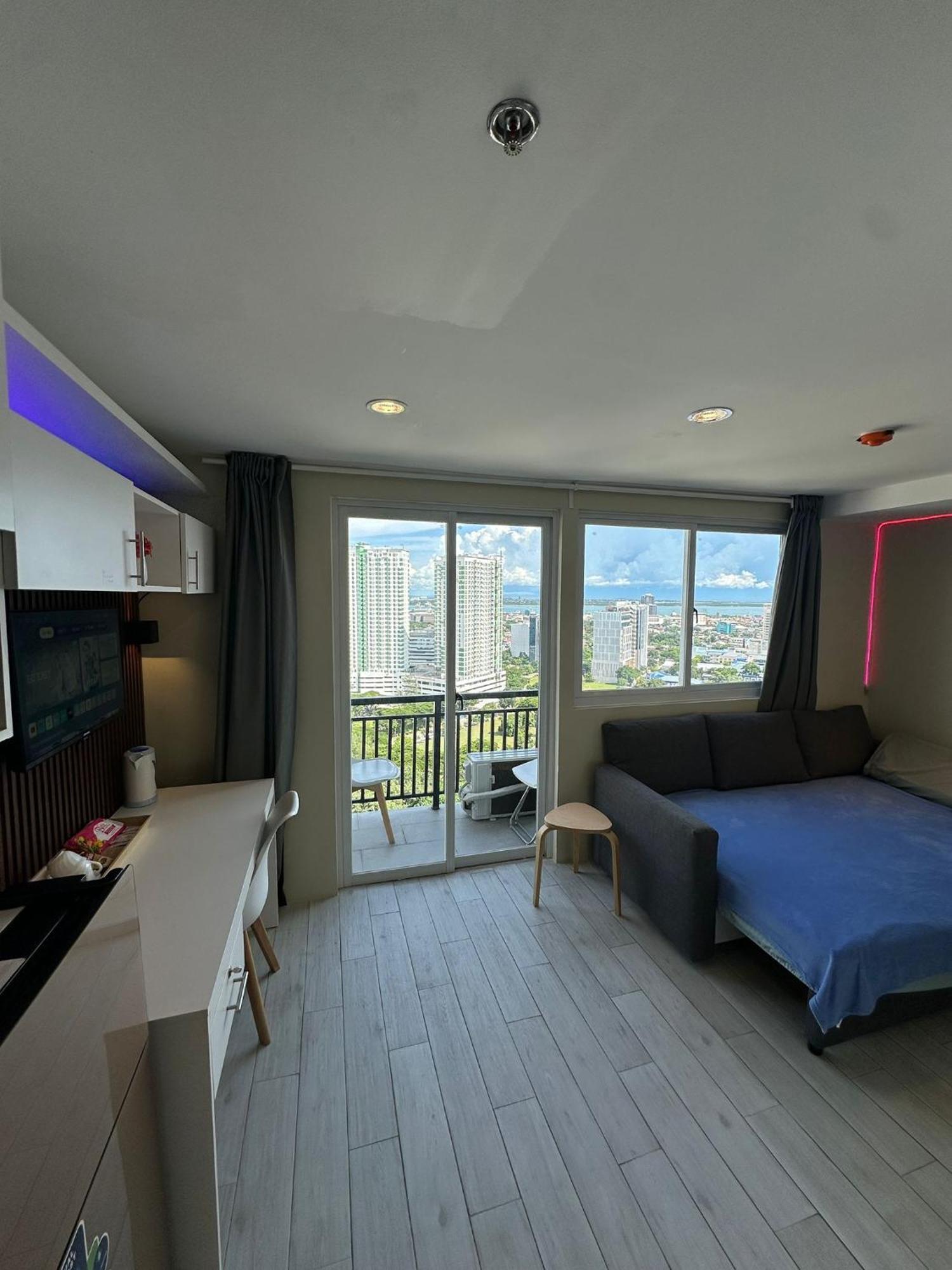 Modern & Comfy Studio - Steps From Ayala Mall, Cebu City Eksteriør billede